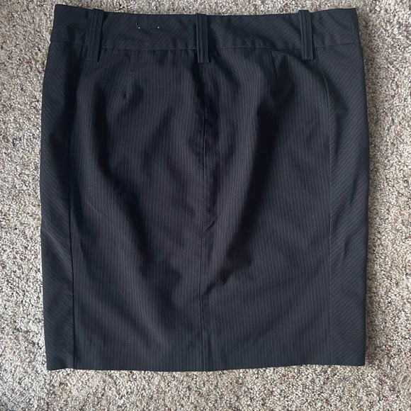Black pinstripe skirt - Picture 2 of 6